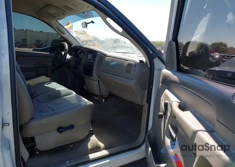 2005 Dodge Ram 1500 St z USA, uszkodzony, nr VIN 1D7HA16K55J621997